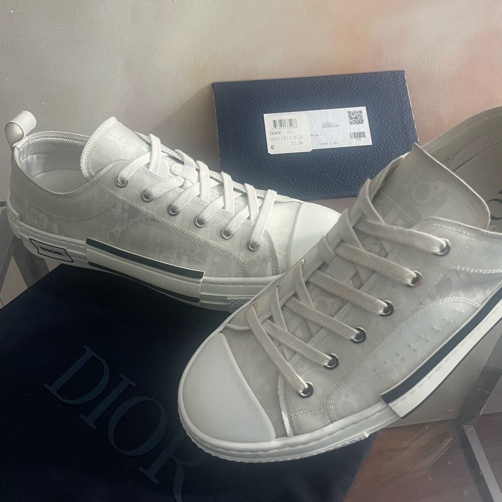 Dior B23 Low Top Oblique Canvas Sneakers Size 42 / 9 US  Triple White